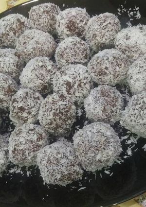 صورة لوصفة كرات جوز الهند بالسميد