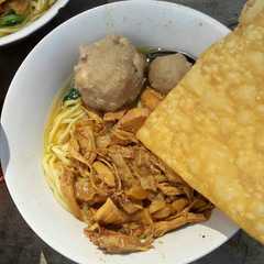 รูปของ Mie Ayam (Mie, Kuah, dan Minyak)