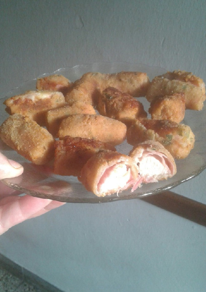 Una foto de Bocaditos de pollo, jamón y queso