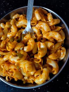रेड पास्ता (red pasta recipe in Hindi) रेसिपी मुख्य फोटो