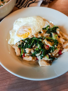 Foto resep Pad krapao gai (ผัดกระเพราไก่) - tumis ayam kemangi Thailand