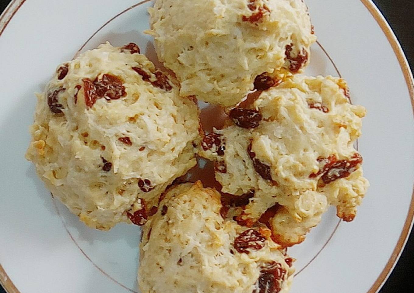 Coconut sultana buns