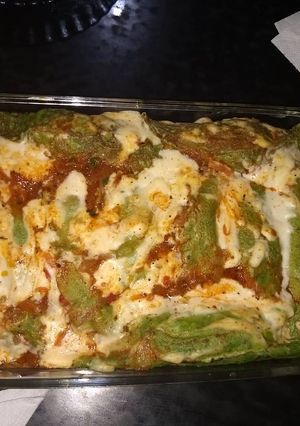 Una foto de Canelones con masa de acelga y relleno de carne picada y acelga!
