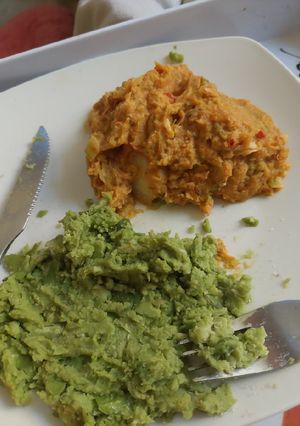 Una foto de Puré de habas y pollo