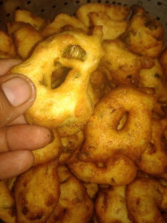 உளுந்த வடை(ulunthu vadai recipe in tamil) செய்முறை முக்கிய புகைப்படம்