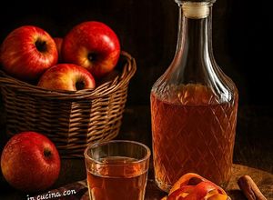 Foto di Liquore con bucce di mela