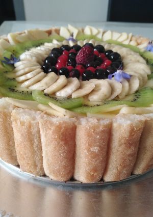 Une photo de Charlotte aux fruits