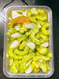 Hình của món KHỔ QUA MUỐI CHUA:.