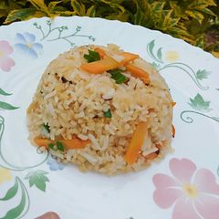 A picture of Chinese stir fried rice.