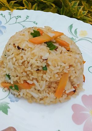 A picture of Chinese stir fried rice.