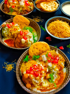 आलू टिक्की चाट (Aloo Tikki Chaat recipe in hindi) रेसिपी मुख्य फोटो