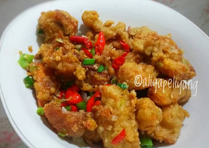 Resep Ayam cabai garam mudah,pedess asinn maknyusss oleh Aliya - Cookpad