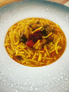 Una foto de Fideos con costilla y ñora