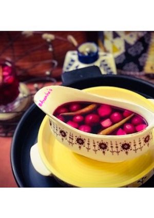 A picture of Pickled Onions in the Beetroot-Vinegar.