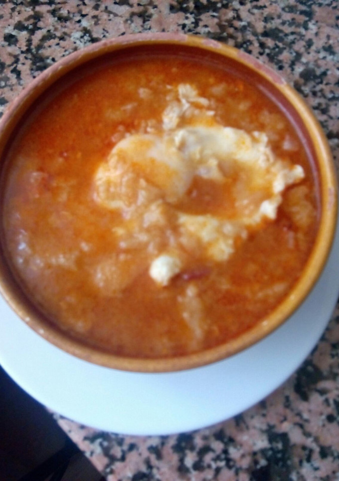 Una foto de Sopa de ajo castellana