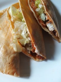 Una foto de Quesadillas de carne y queso