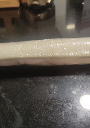 Una foto de Rollitos de Pan Bimbo con Jamón y Queso o queso, con aguacate y salmón