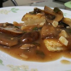A picture of Tofu mushroom marsala.