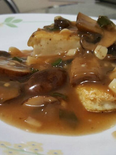 A picture of Tofu mushroom marsala.