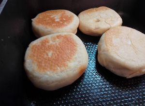 Una foto de Pancitos en olla igual que en sí lo hicieras en horno