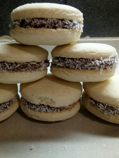 Una foto de Alfajores de Maizena (con harina leudante)
