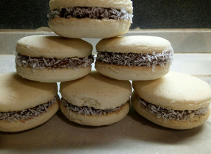 Una foto de Alfajores de Maizena (con harina leudante)