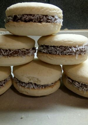 Una foto de Alfajores de Maizena (con harina leudante)