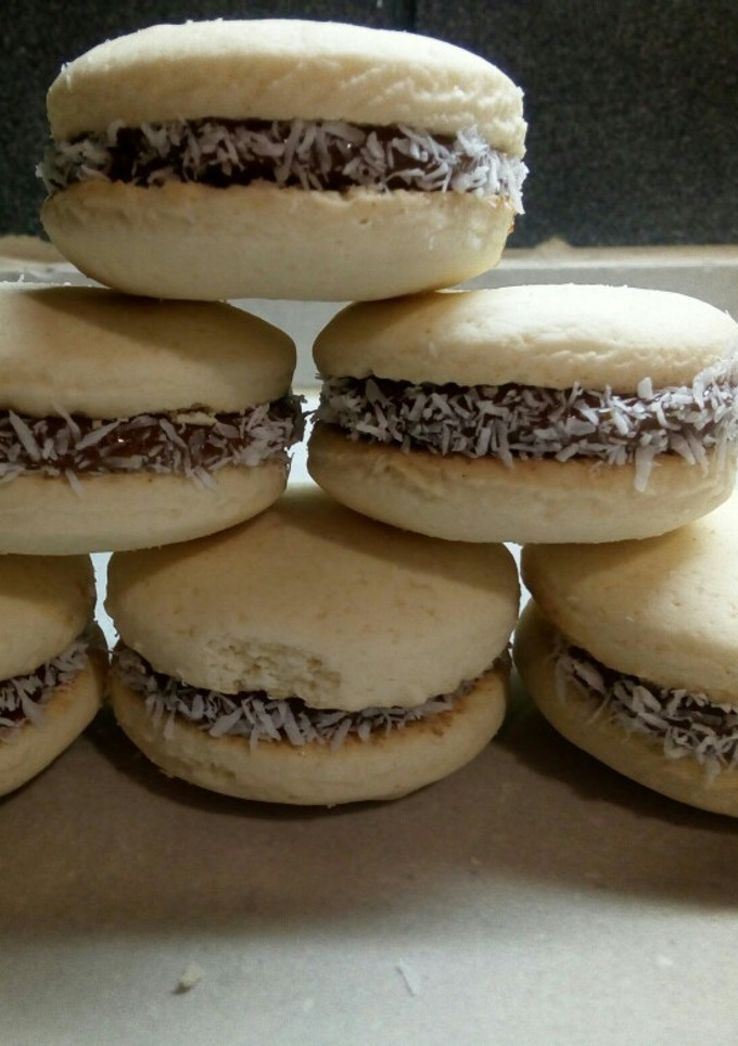 Una foto de Alfajores de Maizena (con harina leudante)