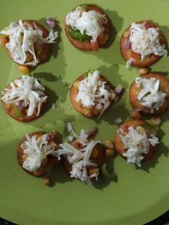 મોનેકો પિત્ઝા (monaco pizza Recipe in Gujarati) રેસીપી મુખ્ય ફોટો