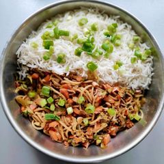 A picture of Indian-Street-style-Veg-Chow-mein😋.