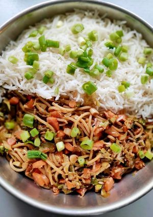 A picture of Indian-Street-style-Veg-Chow-mein😋.