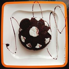 A picture of Oreo biscuit cake.