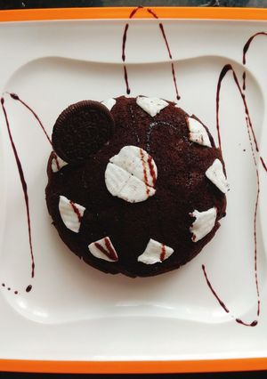 A picture of Oreo biscuit cake.