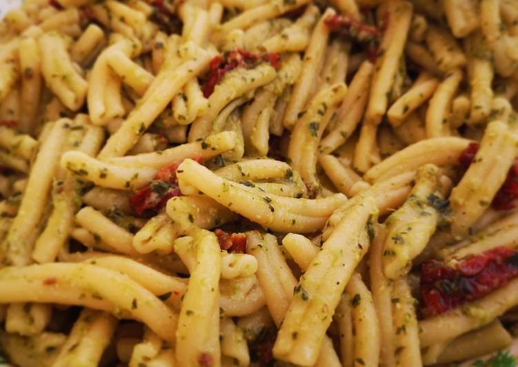 Casareccie pesto e pomodori secchi