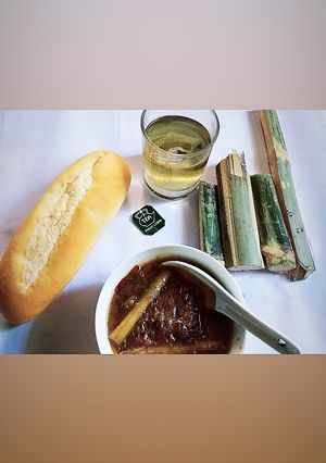 Hình của món Bánh mỳ sốt heo giả cầy.