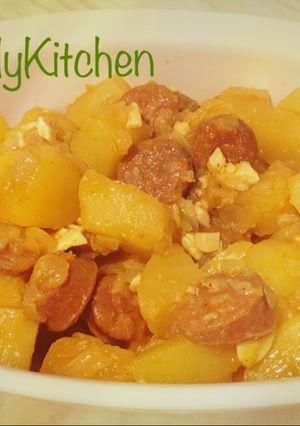 Foto resep Patata a la riojana/potato with chorizo