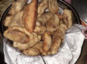 Una foto de empanadas de pollo al verdeo