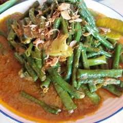 A picture of Kacang Panjang Momok.