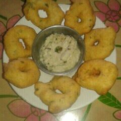 A picture of Medu vada.