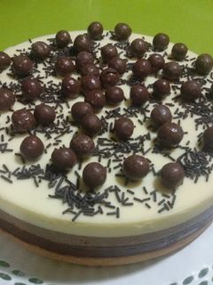 Una foto de Tarta tres chocolates
