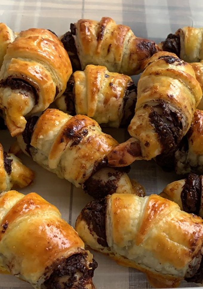 Una foto de Cruasanes de chocolate negro
