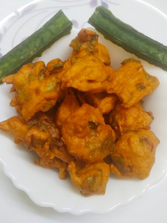 பீர்க்கங்காய் பக்கோடா (Peerkankaai pakoda recipe in tamil) செய்முறை முக்கிய புகைப்படம்