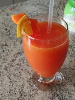 Una foto de Licuado Refrescante de Lechoza y Naranja