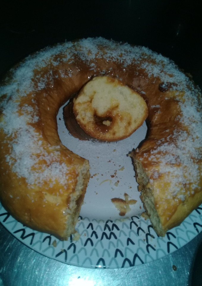 Una foto de Budín de dulce de leche y coco 💞