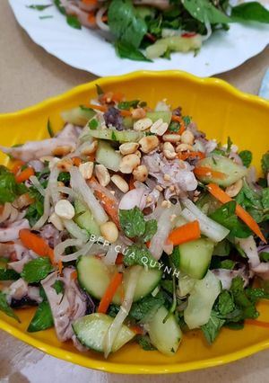 Hình của món Gỏi mực nang, su hào.