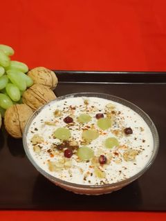 फ्रूट एंड नट रायता (Fruit and nut raita recipe in hindi) रेसिपी मुख्य फोटो