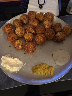 Una foto de Bolitas de pollo y queso