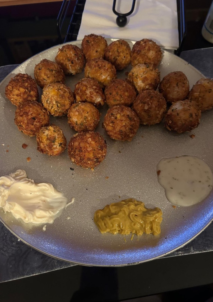 Una foto de Bolitas de pollo y queso