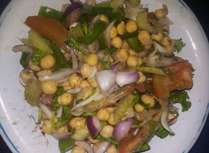 Una foto de Ensalada de garbanzos