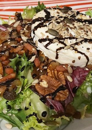 Foto principal de Ensalada con bacon y queso de cabra
